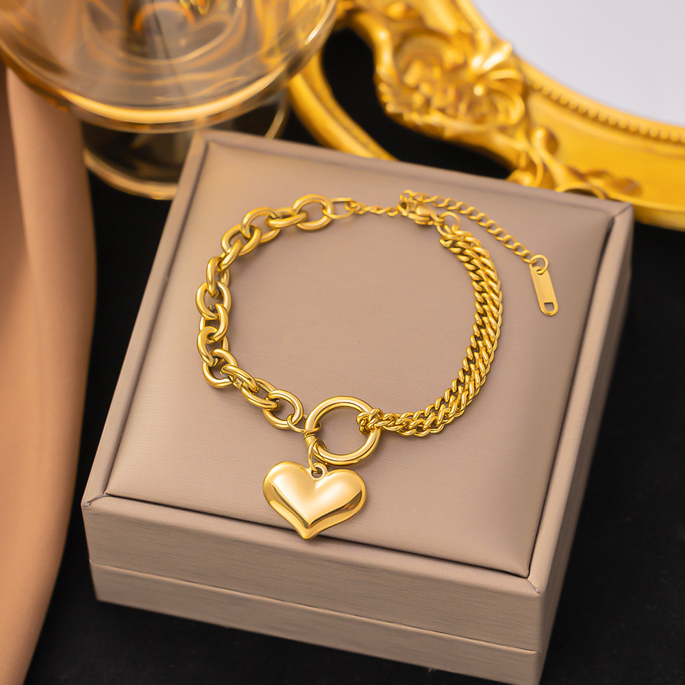 Brazalete Dorado con Corazón