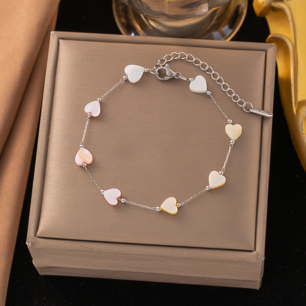 Brazalete Plateado Corazones Blancos