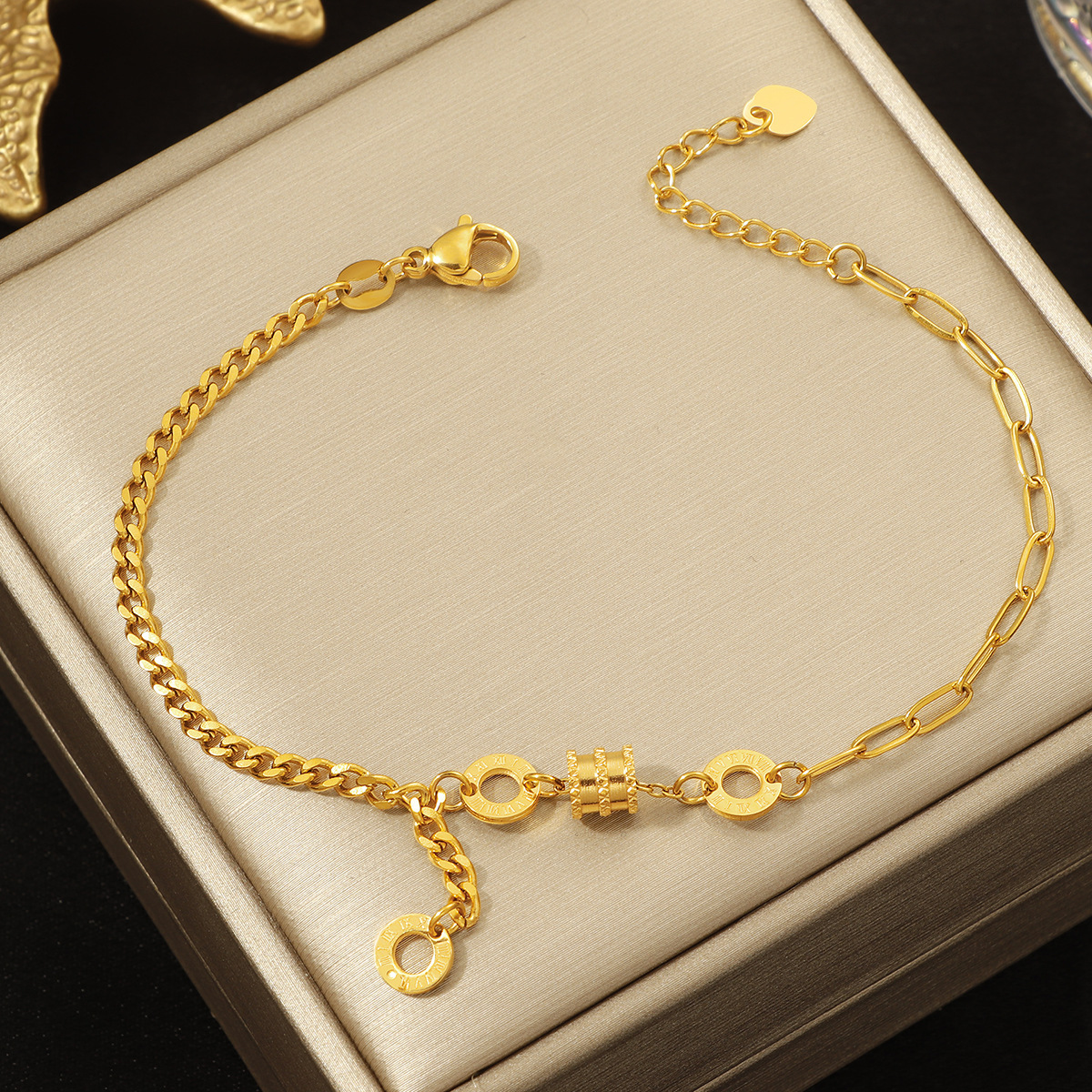 Brazalete Con Detalles Chinos