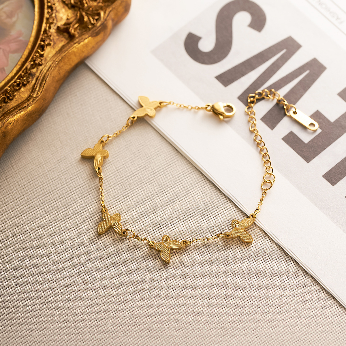 Brazalete Multiples Mariposas Doradas