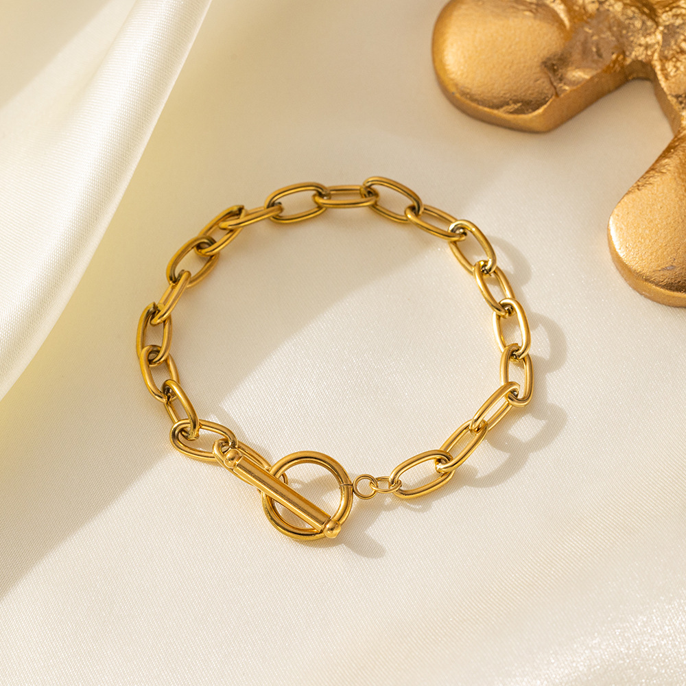 Brazalete con Eslabones Grandes y un Cierre de Barra