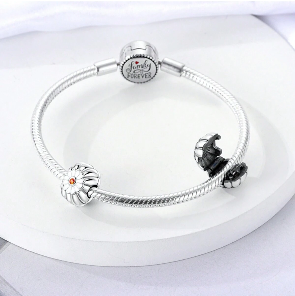 Charm Abalorio de Flor Blanca