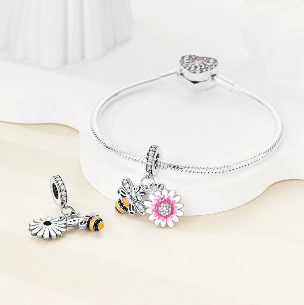 Charm Amuleto de Abeja y Flor
