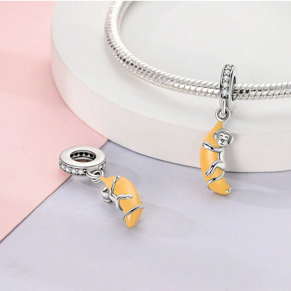 Charm Banana y Monito