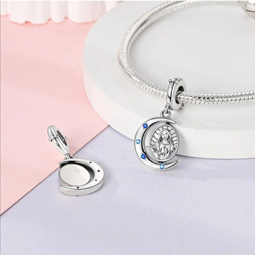 Charm Luna de Virgen María