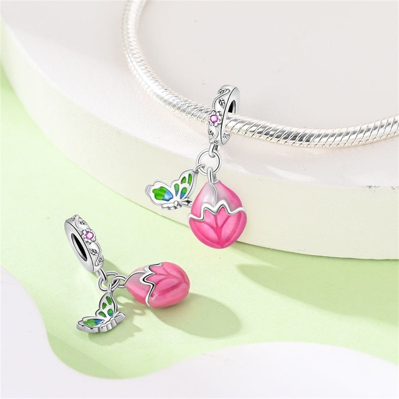Charm Mariposa Verde y Pétalos de Rosa