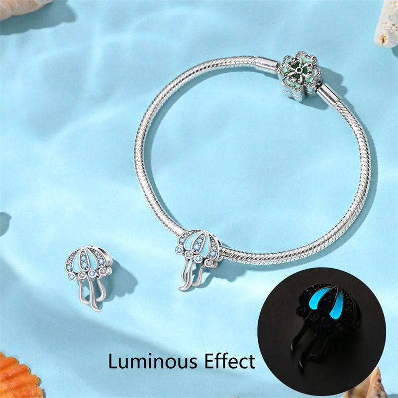 Charm Medusa de Mar Fluorescente