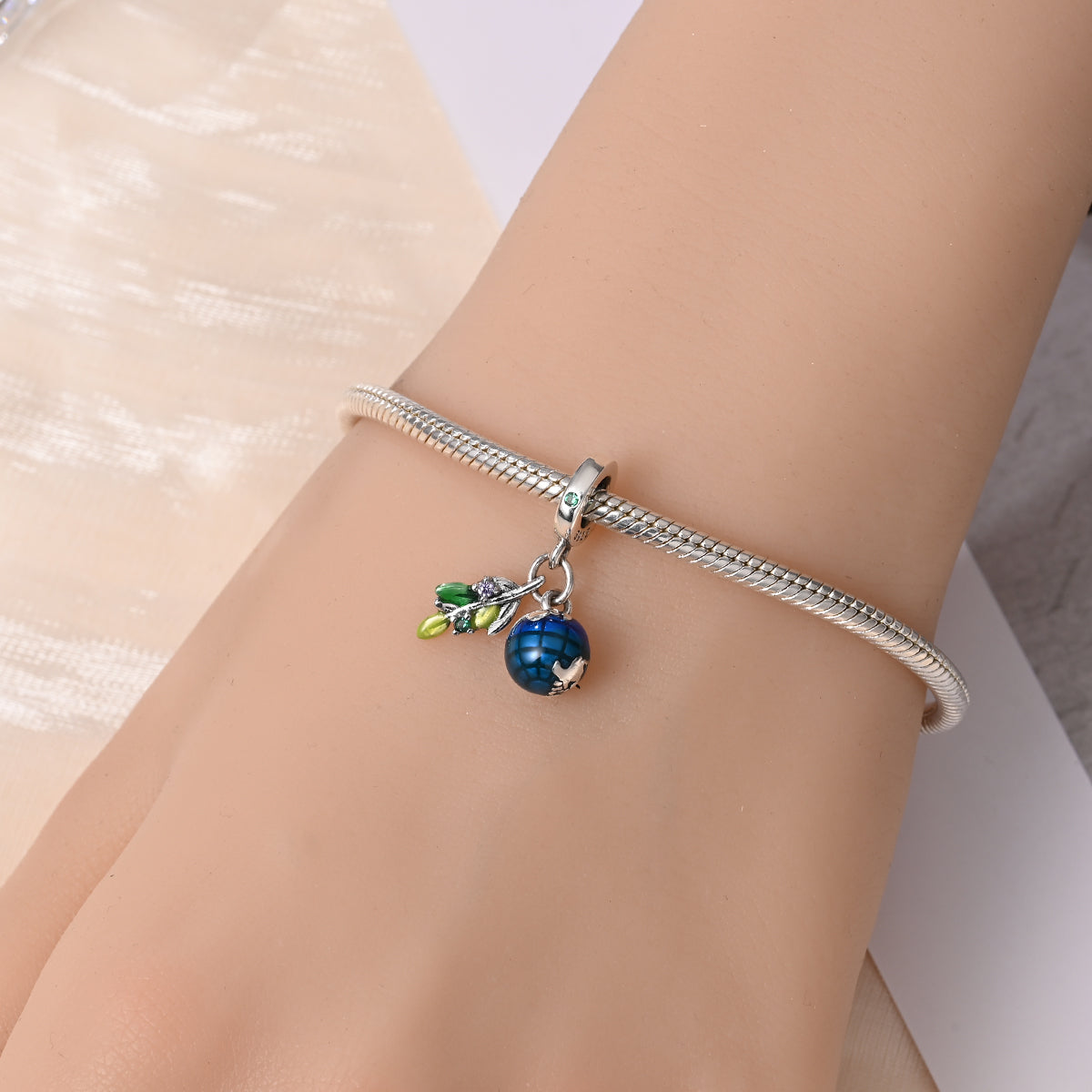 Rama de Olivo y Planeta Tierra "Paz en el Mundo"