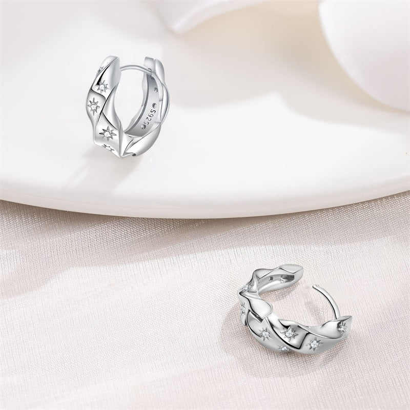 Aretes Espiral de Estrellas Blancas