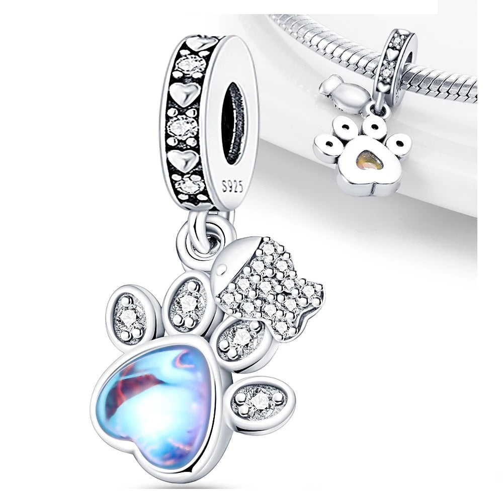 Charm Huellita de Perro Opal