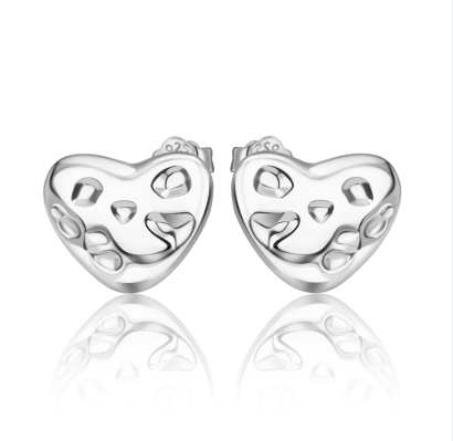 Aretes Corazones de Luna Plateada