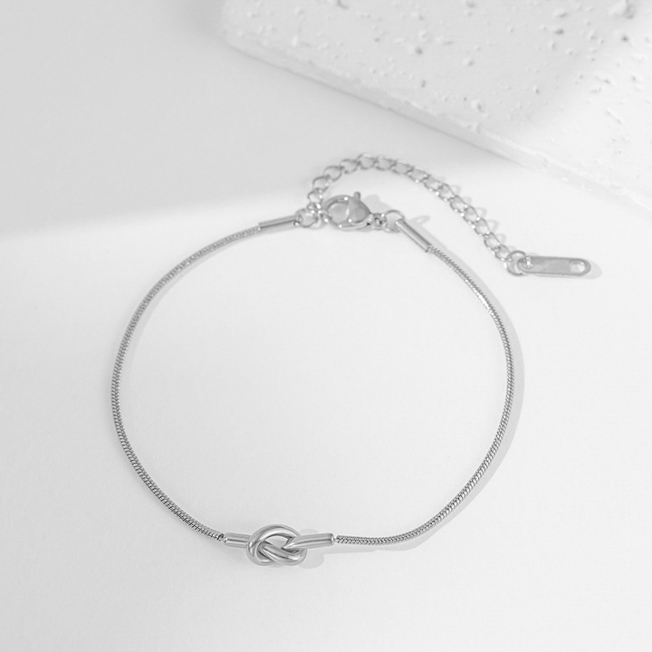 Brazalete Cola de Raton Con Nudo Plateado