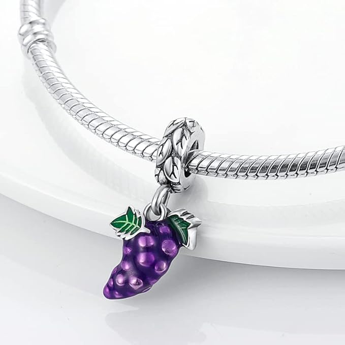 Charm Uvas