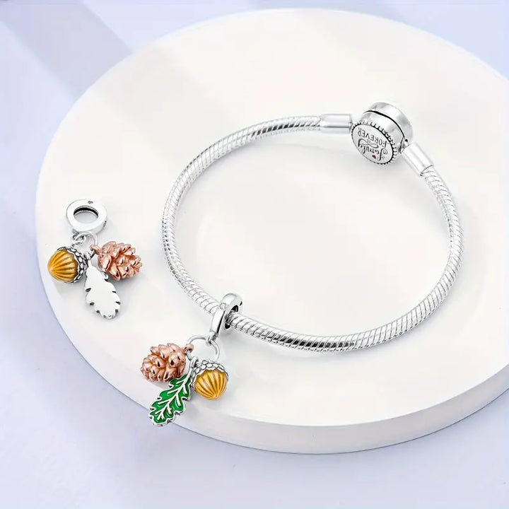 Charm Piña de Pino, Hoja y Bellota