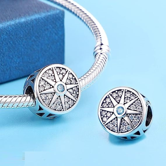 Charm Brujula Diamantada