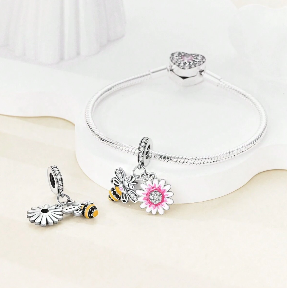 Charm Amuleto de Abeja & Flor