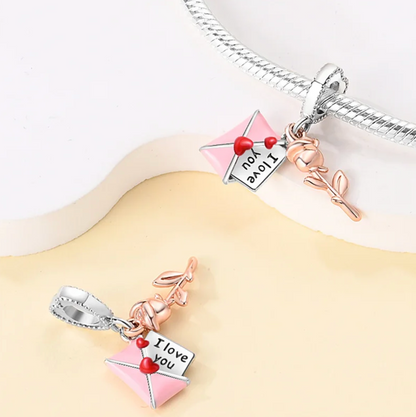 Charm Rosa y Carta "I Love U"