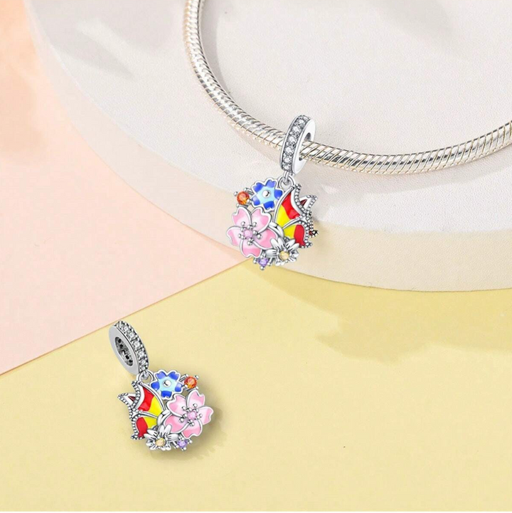 Charm Mariposa y Ramo de Flores