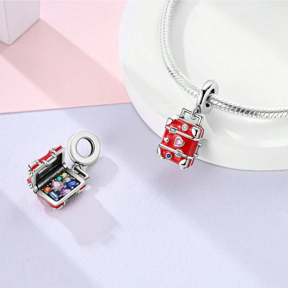 Charm Maleta Roja de Aventuras