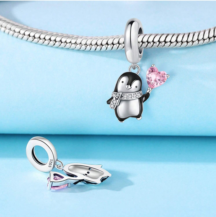 Charm Pingüino y Corazón Rosa