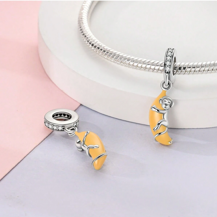 Charm Banana y Monito