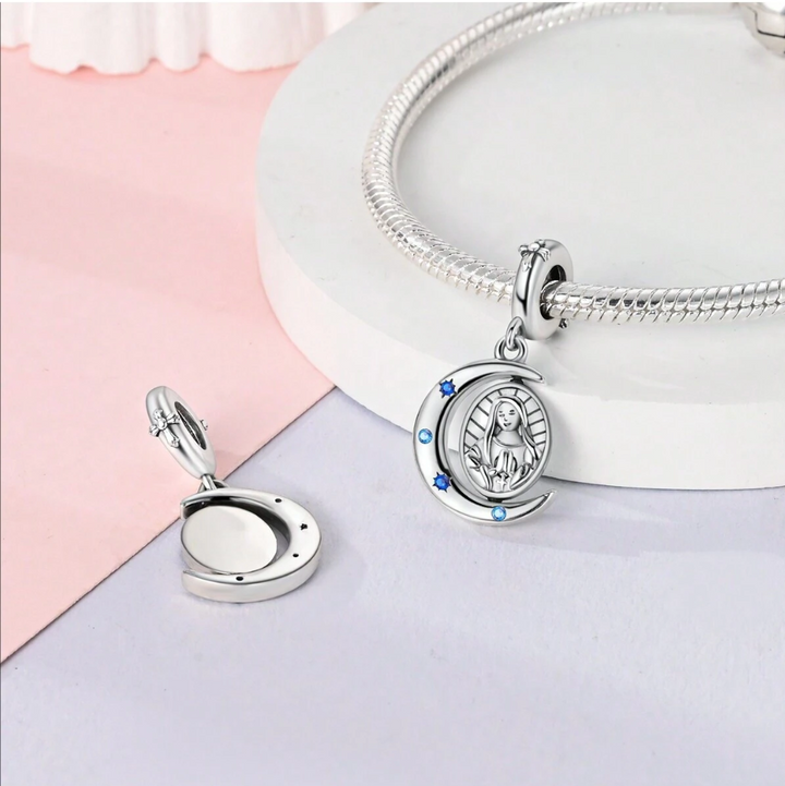 Charm Luna de Virgen María