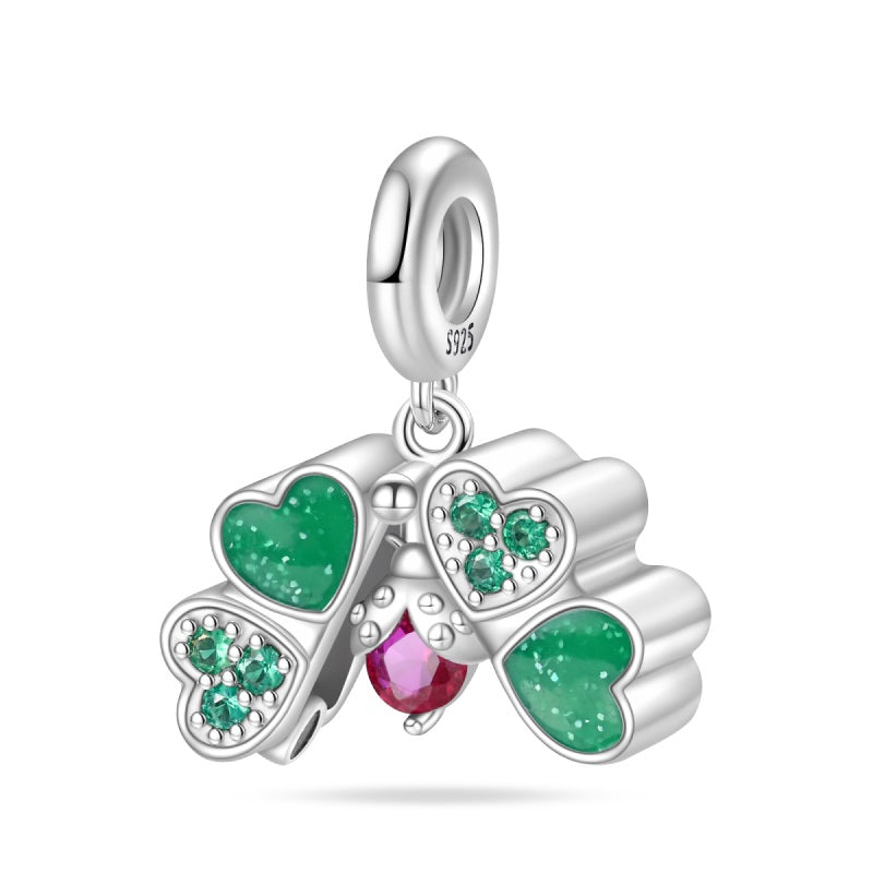 Charm Trébol Abierto y Mariquita