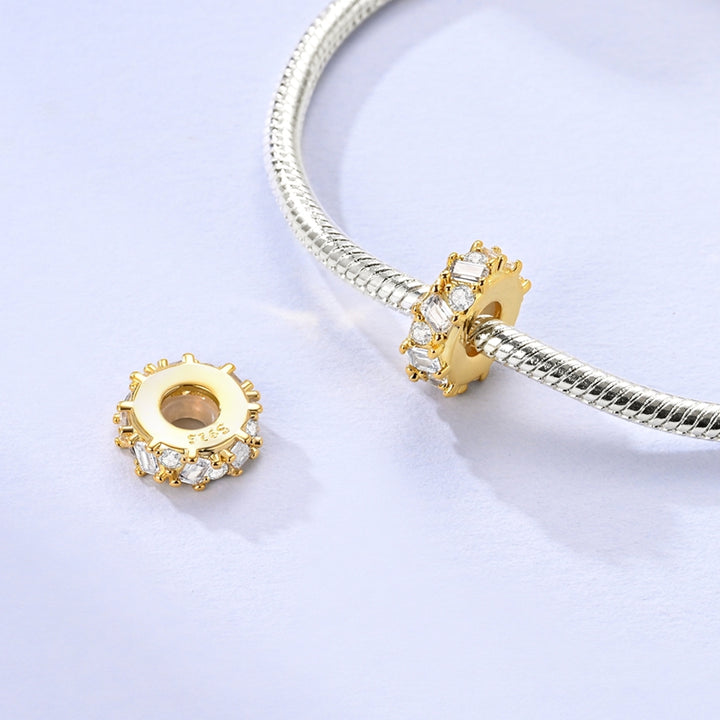 Charm Dorado con Brillos Plateados