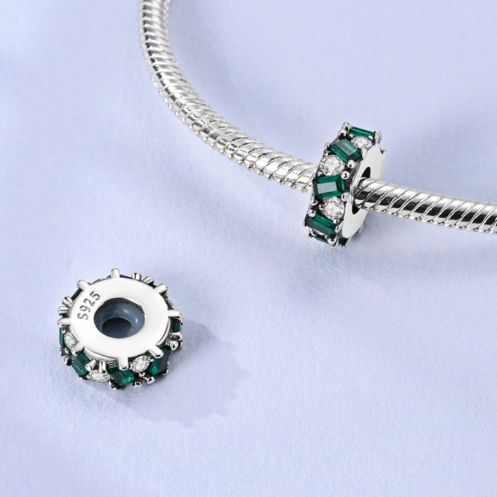 Charm Diamantado con Esmeraldas
