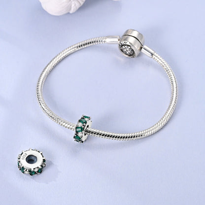 Charm Diamantado con Esmeraldas