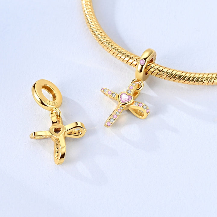 Charm Cruz Dorada Con Rosa