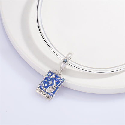 Charm Carta The Moon