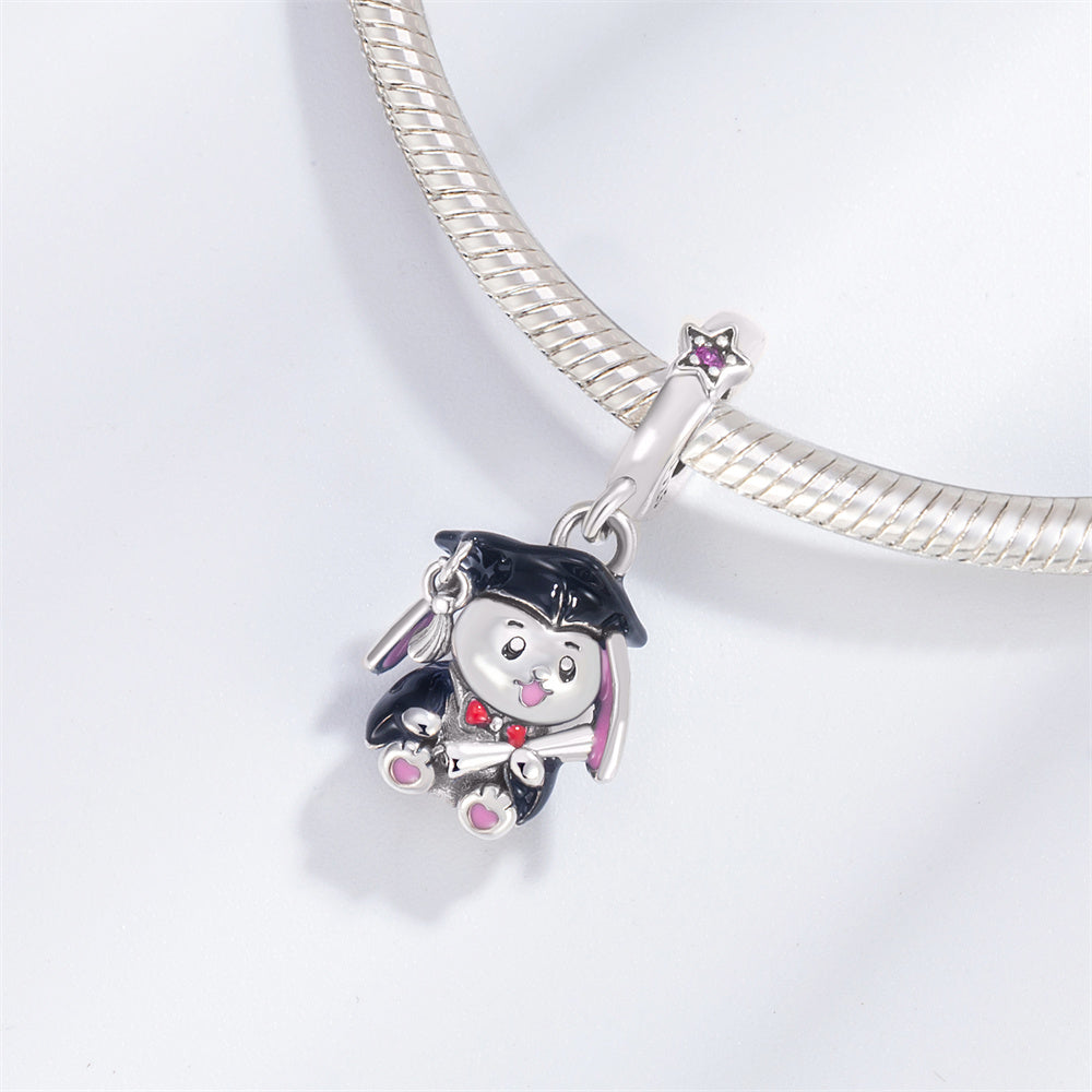 Charm Conejito Graduado