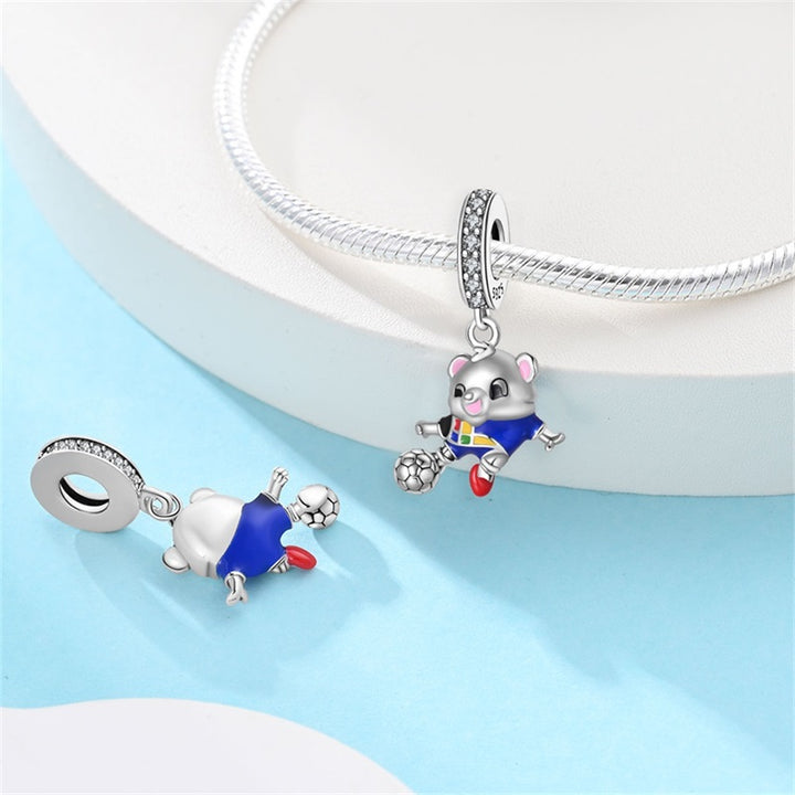 Charm Koala "Jugando Fútbol"