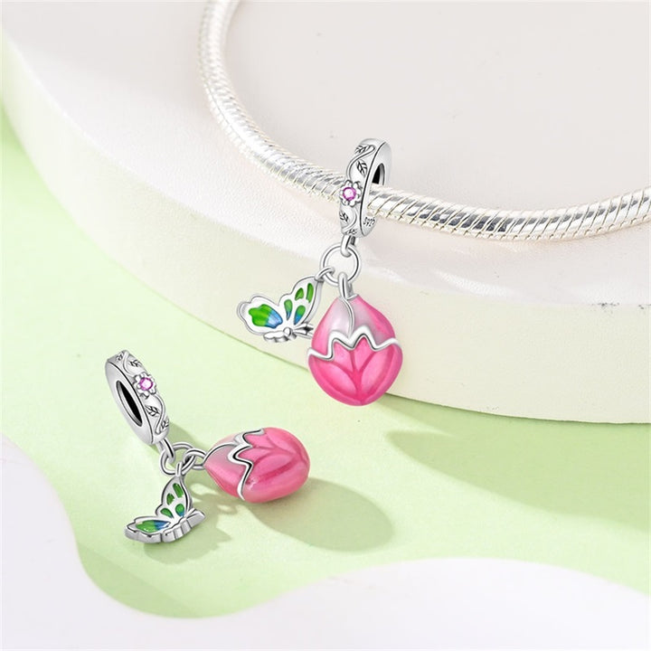 Charm Mariposa Verde y Pétalos de Rosa