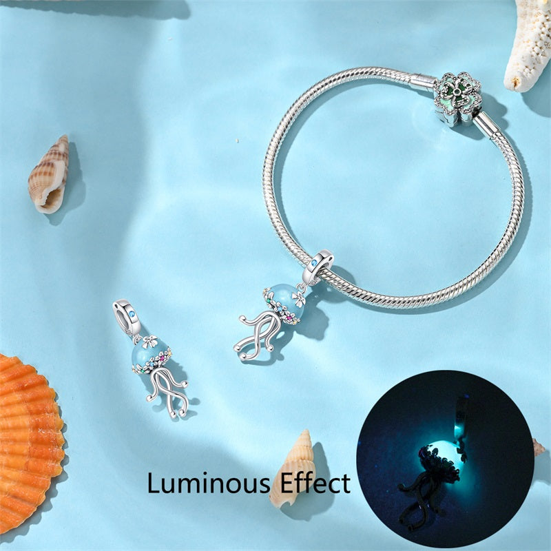 Charm Medusa Azul Fluorescente