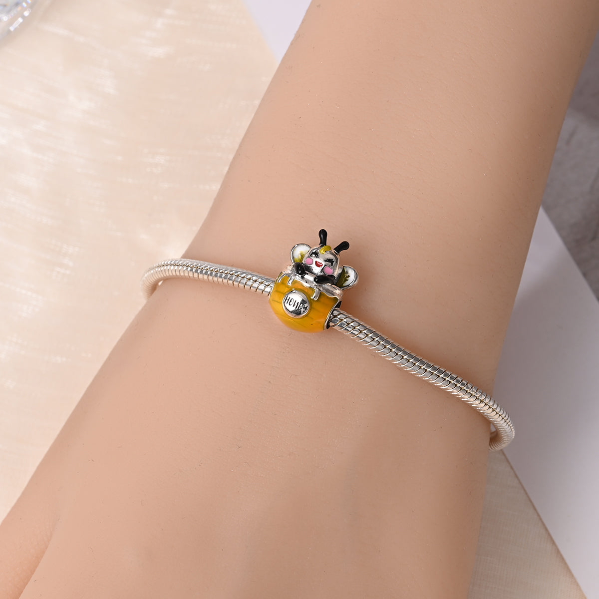 Charm Abeja "Happy Day"