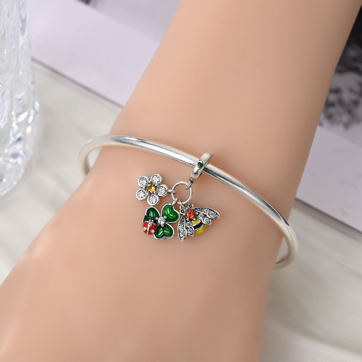 Charm Colgante Abeja, Flor & Trébol