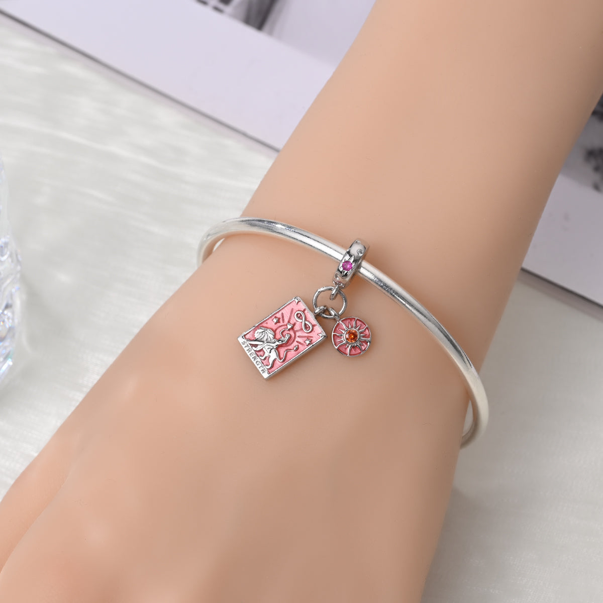 Charm Carta La Fuerza