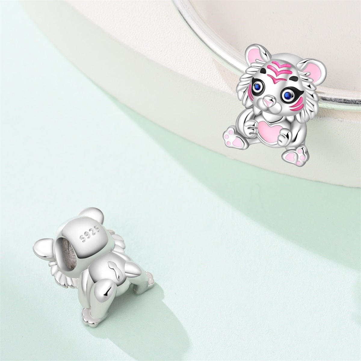 Charm Leon Rosa