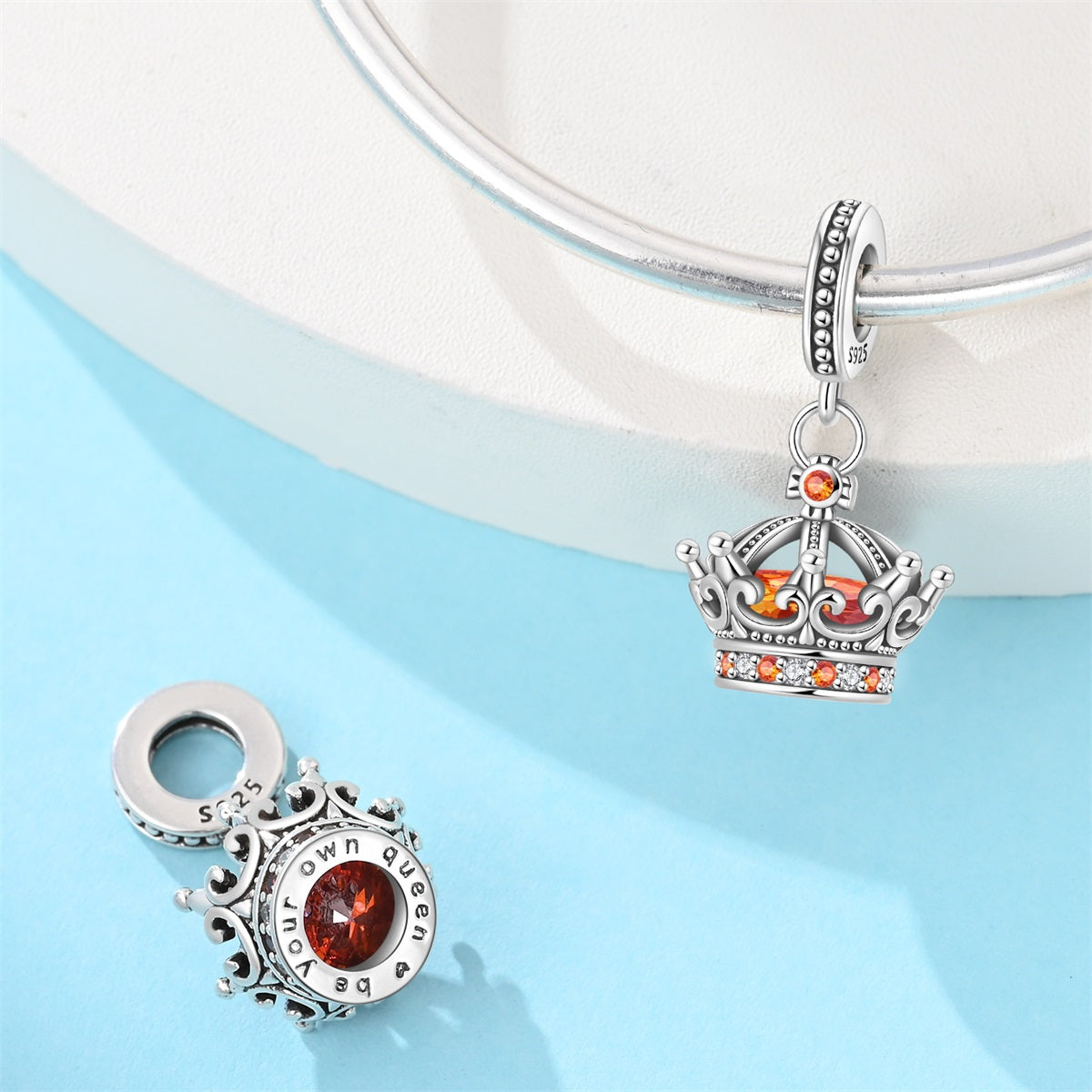 Charm Corona Con Detalles Naranjas