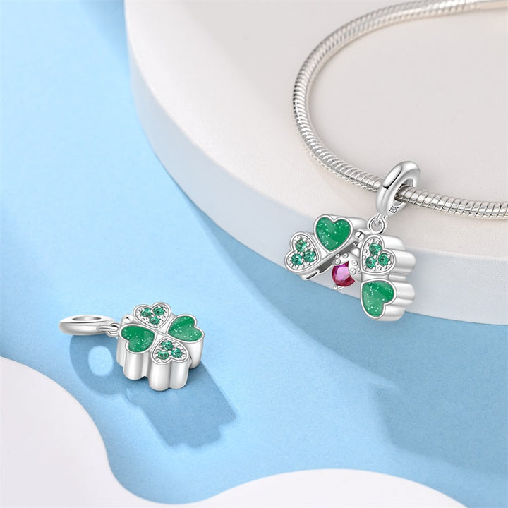 Charm Trébol Abierto y Mariquita