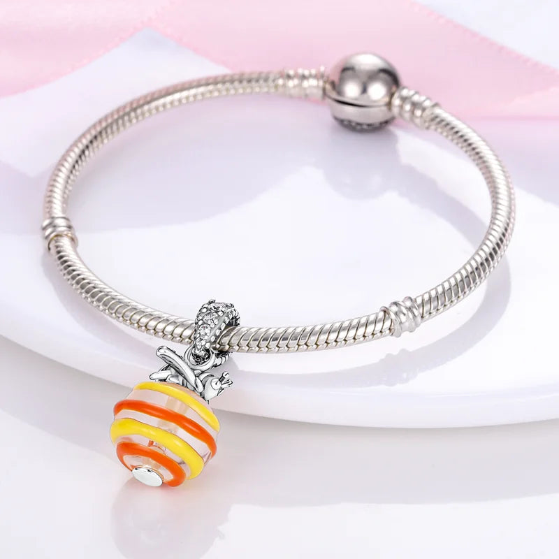 Charm Abeja en Panal