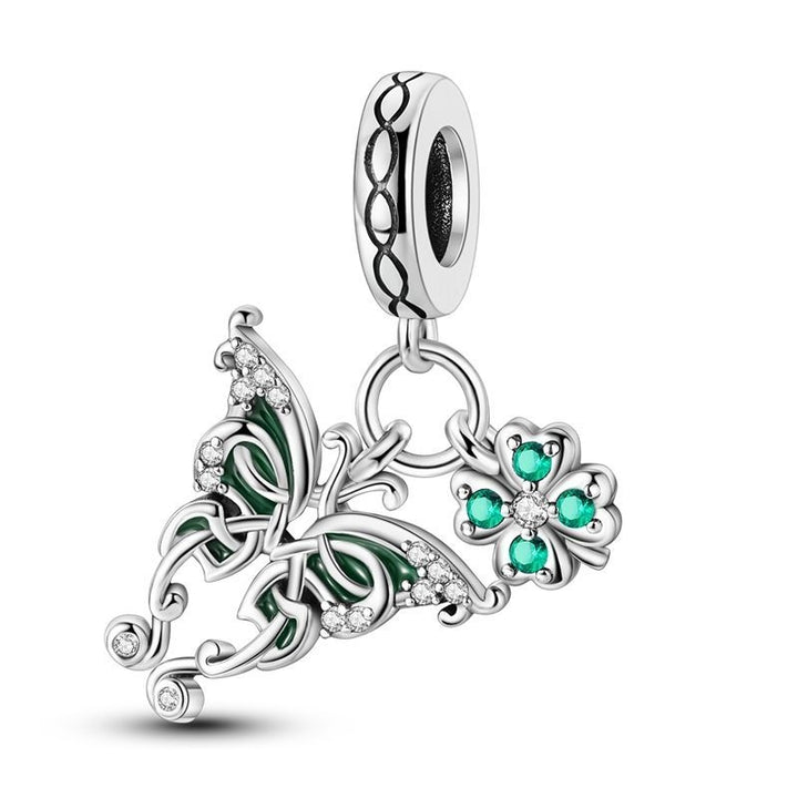 Charm Mariposa Verde y Trébol