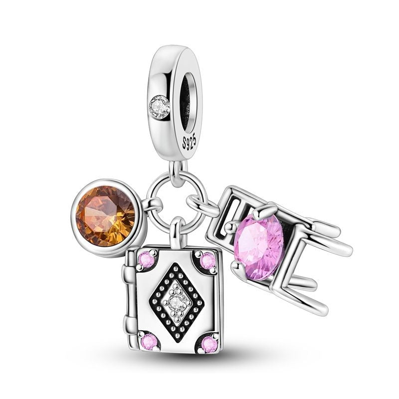 Charm Café, Libro y Silla