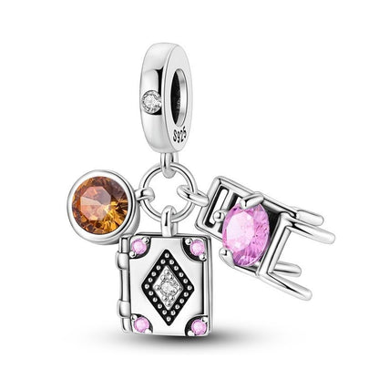 Charm Café, Libro y Silla
