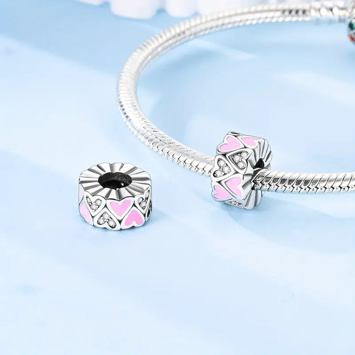 Charm Amuleto de Corazones Rosas