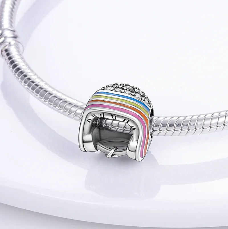 Charm Casco de Arcoiris