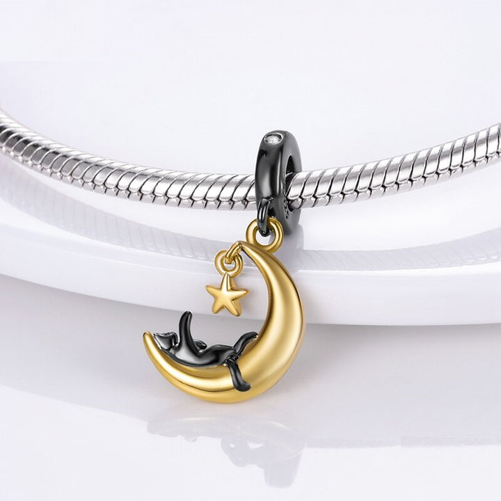 Charm Gatito Negro en Luna
