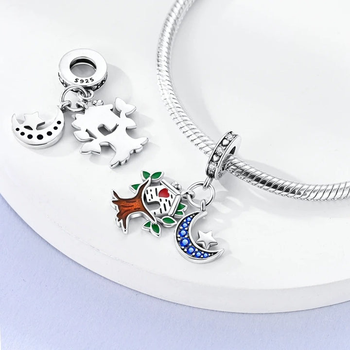 Charm Casita en el Árbol y Luna Azul